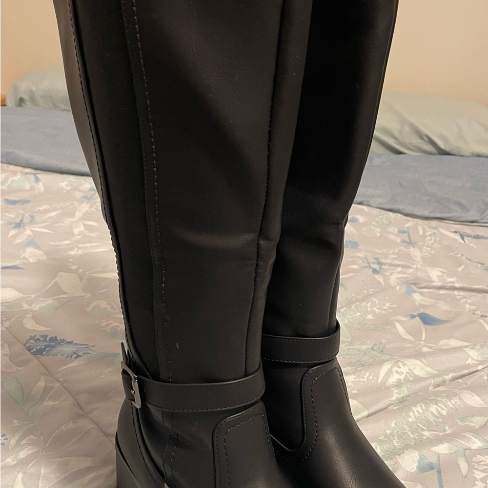 Black Women's Knee-High Boots